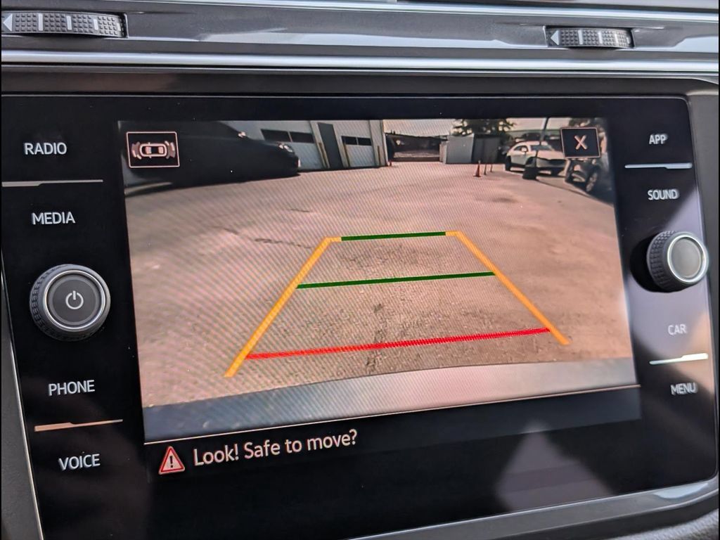Used 2023 Volkswagen Tiguan SE FWD image 17