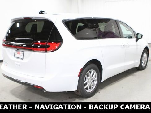 New 2026 Chrysler Pacifica Select image 33