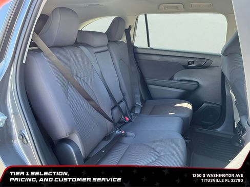 Used 2022 Toyota Highlander L FWD image 17