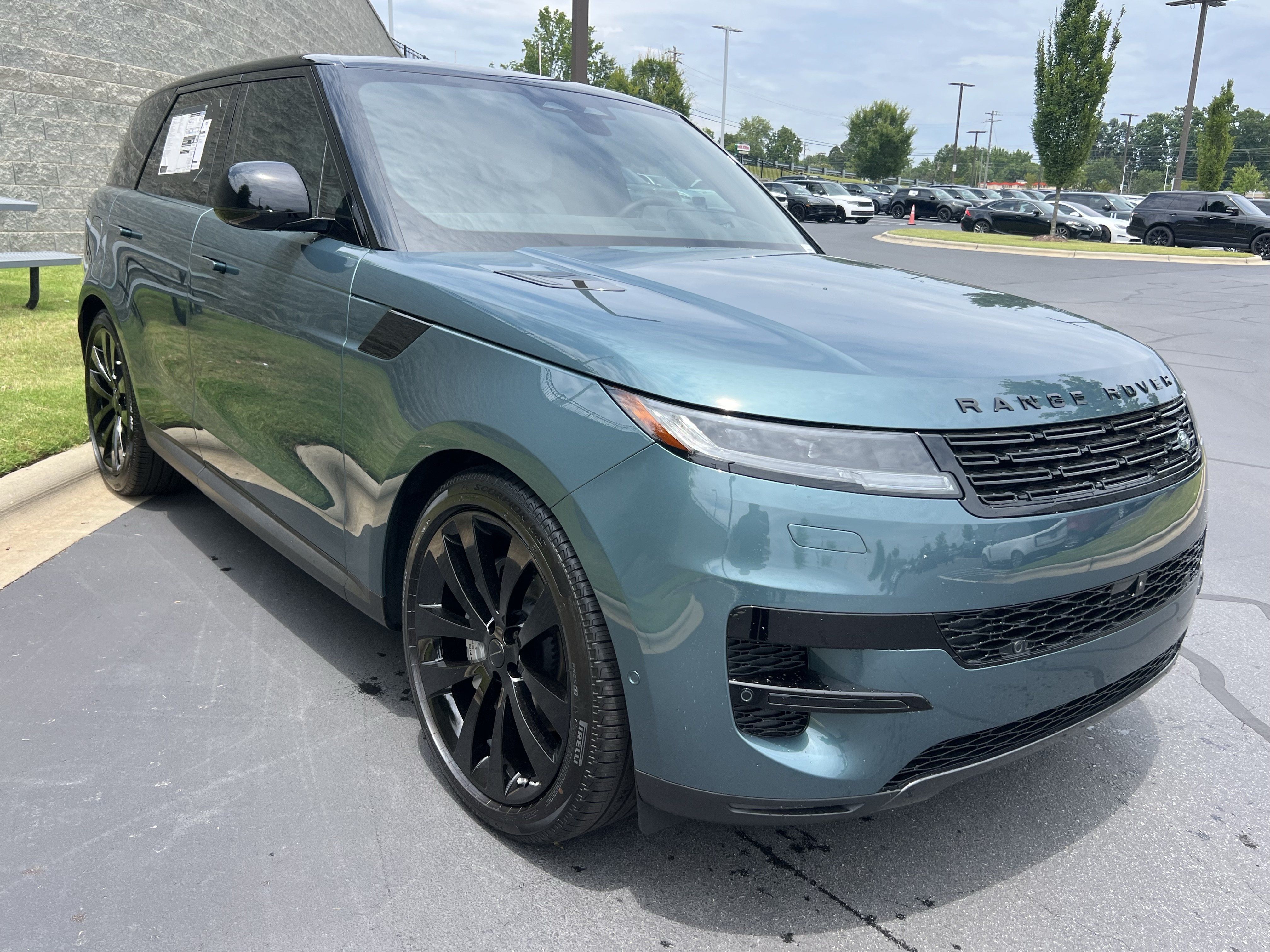 New 2026 Land Rover Range Rover Sport SE AWD/4WD image 9