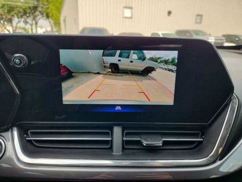 Used 2026 Chevrolet Trax ACTIV w/ Sunroof Package FWD image 14