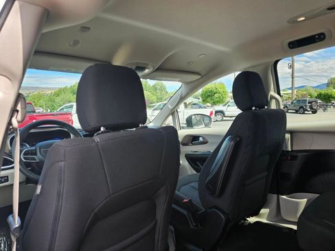 Used 2023 Chrysler Voyager LX FWD image 19