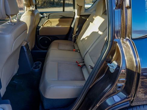 Used 2014 Jeep Compass Latitude image 18