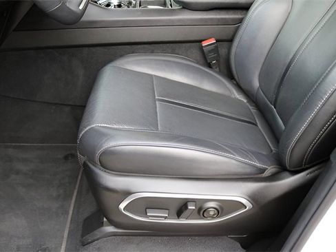 Used 2022 Jeep Wagoneer Series III w/ Flexible Seating Group image 12