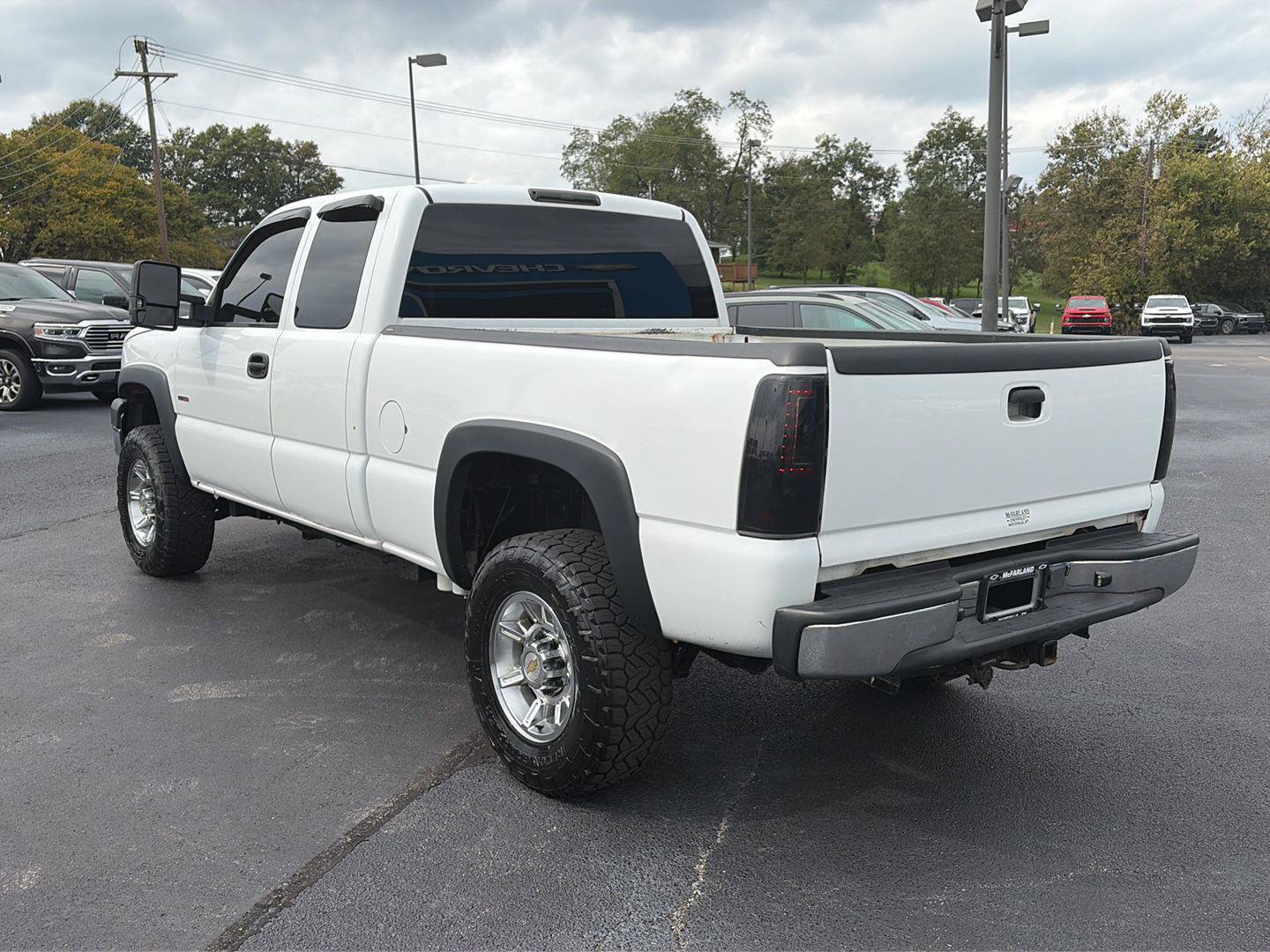 Used 2004 Chevrolet Silverado 2500 W/T w/ Heavy-Duty Power Package AWD/4WD image 3