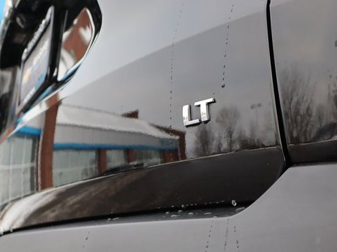 Used 2023 Chevrolet Traverse LT image 35