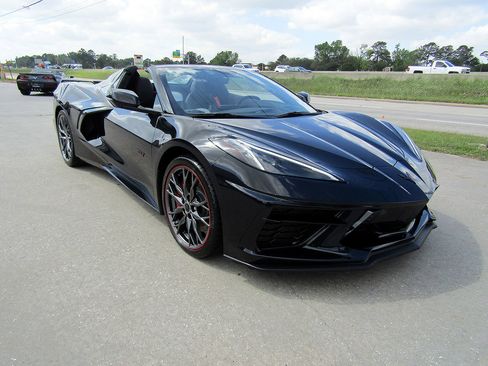 Used 2023 Chevrolet Corvette Stingray Premium Conv w/ Z51 Performance Package image 3