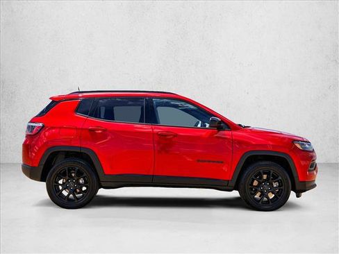 Used 2025 Jeep Compass Latitude w/ Altitude Special Edition AWD/4WD image 4