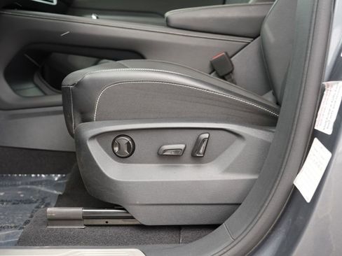 Used 2025 Volkswagen Atlas SE image 17