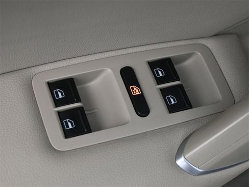 Used 2020 Volkswagen Passat 2.0T SEL image 4