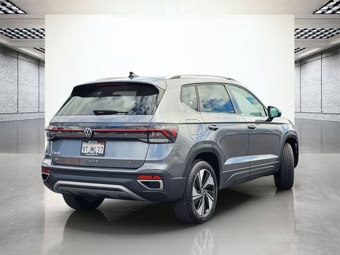 Certified 2025 Volkswagen Taos SE w/ Panoramic Sunroof Package AWD/4WD image 7