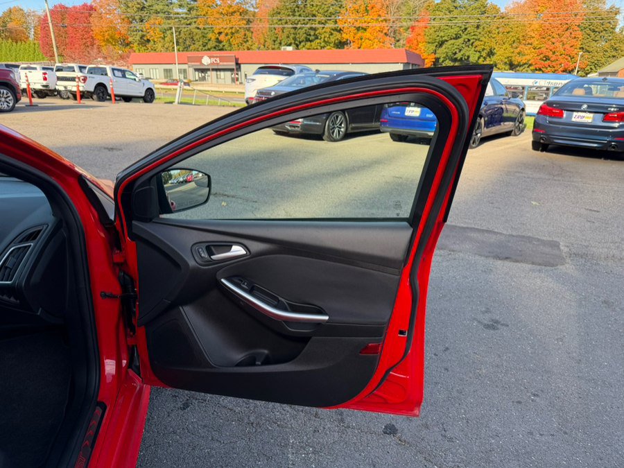 Used 2016 Ford Focus ST w/ Equipment Group 401A FWD image 23