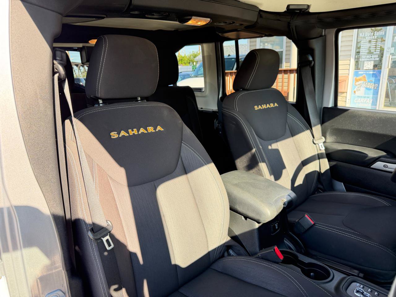 Used 2015 Jeep Wrangler Unlimited Sahara w/ Dual Top Group AWD/4WD image 43