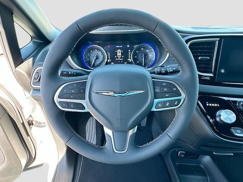 New 2026 Chrysler Voyager LX image 7