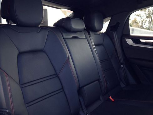 Certified 2024 Porsche Cayenne Coupe image 23