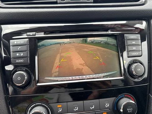 Used 2019 Nissan Rogue S w/ Special Edition Package FWD image 27