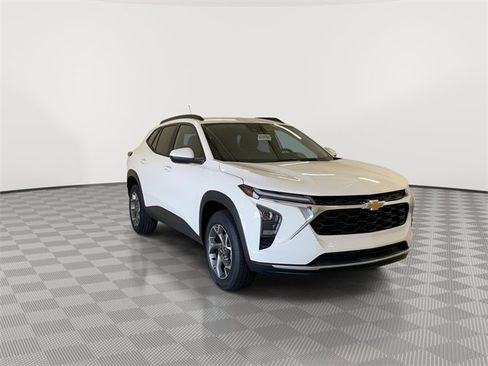 New 2025 Chevrolet Trax LT w/ Driver Confidence Package image 2