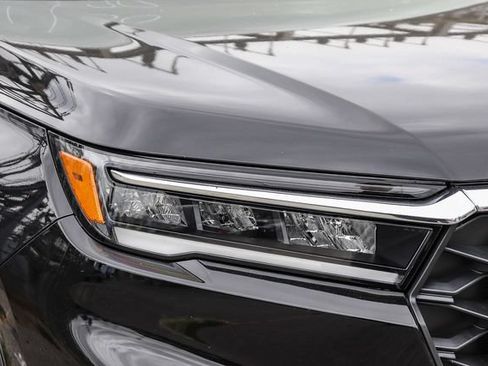 Used 2025 Honda Pilot EX-L image 7
