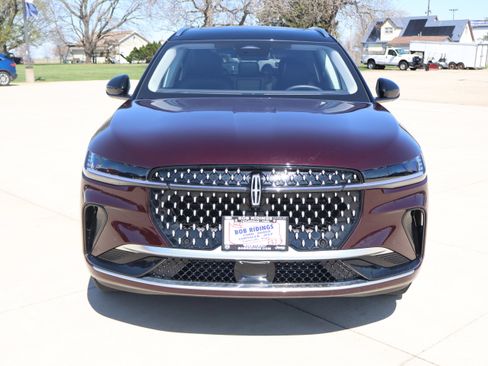 Used 2025 Lincoln Nautilus Reserve AWD/4WD image 3