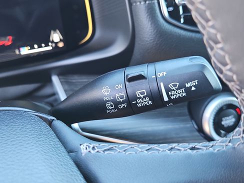 Used 2023 Jeep Wagoneer L Series III image 19