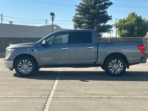 Used 2017 Nissan Titan SL image 7