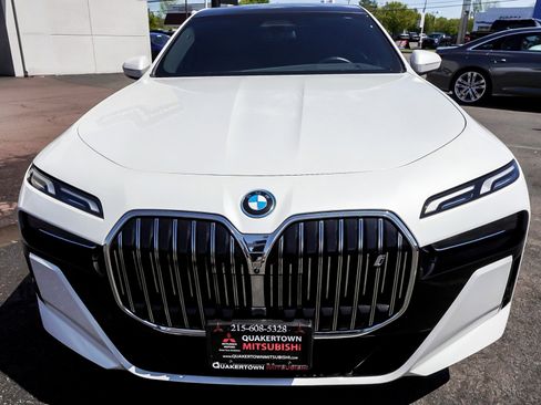 Used 2025 BMW i7 xDrive60 AWD/4WD image 2