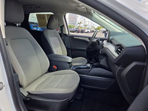 Used 2022 Ford Escape SE FWD image 18
