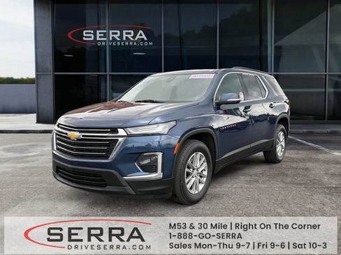 Used 2023 Chevrolet Traverse LT w/ Rear Camera Mirror Package AWD/4WD image 1