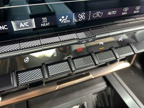 Used 2024 GMC Hummer EV 3X image 39