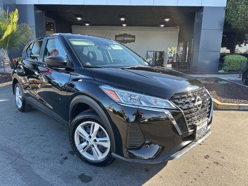 Certified 2025 Nissan Kicks Play S FWD image 1