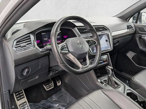 Used 2022 Volkswagen Tiguan SE R-Line image 10