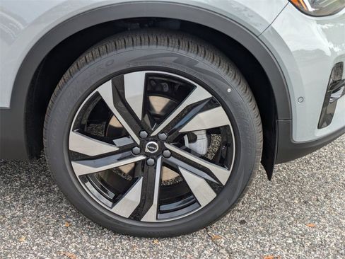 New 2025 Volvo XC40 B5 Plus w/ Protection Package Premier image 11