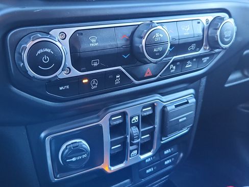 Used 2022 Jeep Wrangler Unlimited Sport image 22