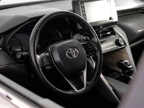 Used 2022 Toyota Venza XLE image 12
