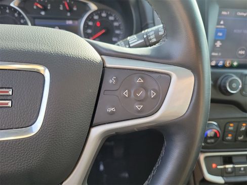 Used 2023 GMC Terrain SLT image 8