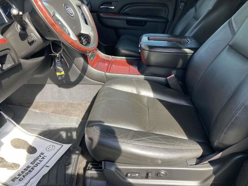 Used 2014 Cadillac Escalade Premium image 13