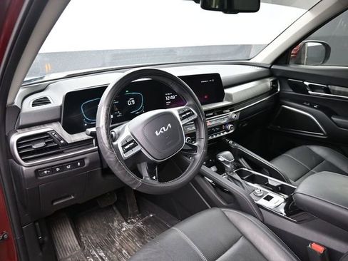 Used 2024 Kia Telluride EX w/ EX Captain's Chair Package image 21
