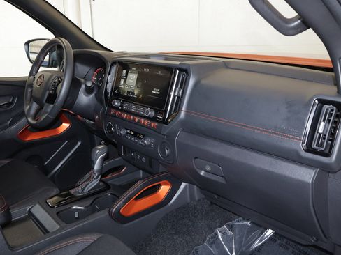 Used 2025 Nissan Frontier PRO-4X AWD/4WD image 39