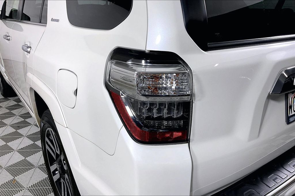 Used 2022 Toyota 4Runner Limited AWD/4WD image 28