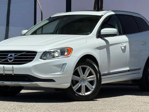 Used 2017 Volvo XC60 T5 Inscription w/ Preferred Option Package AWD/4WD image 2