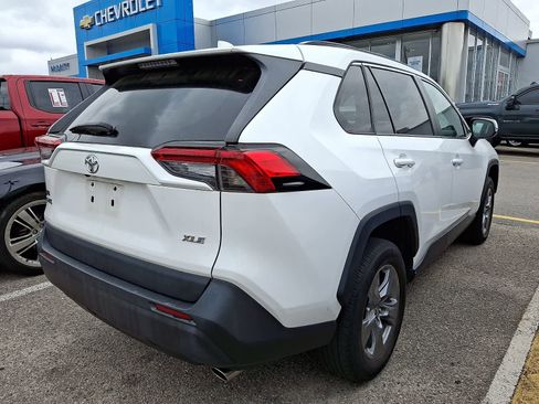Used 2022 Toyota RAV4 XLE FWD image 3