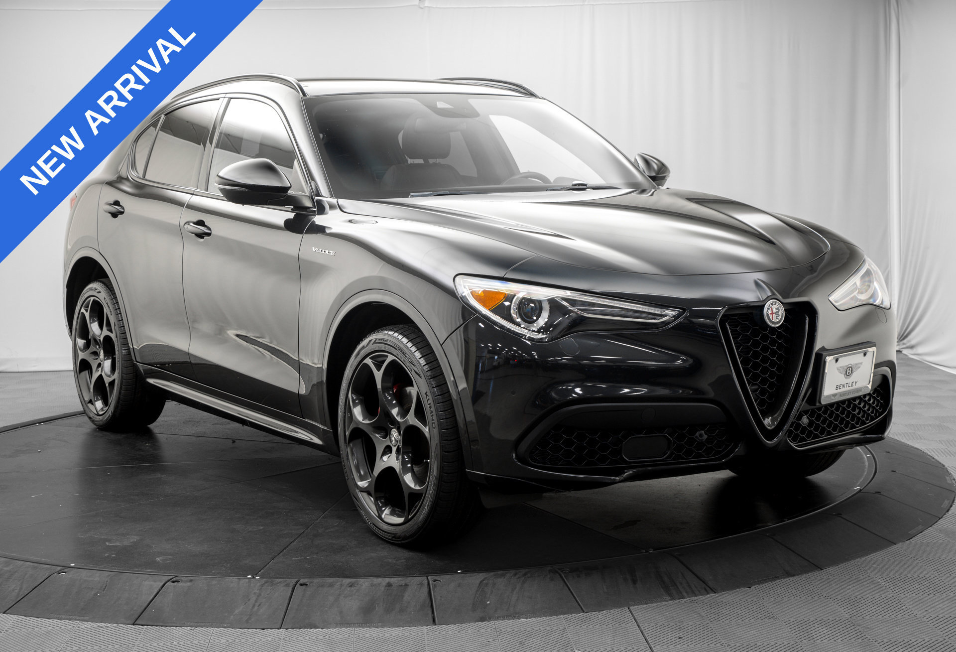 Used 2023 Alfa Romeo Stelvio Veloce AWD/4WD image 9