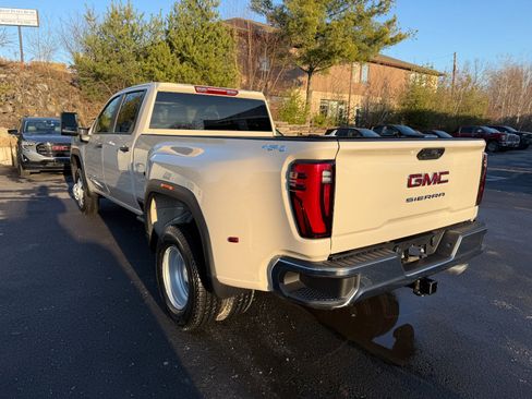 New 2026 GMC Sierra 3500 Pro image 3