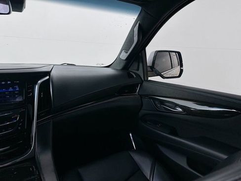 Used 2019 Cadillac Escalade ESV Platinum AWD/4WD image 22