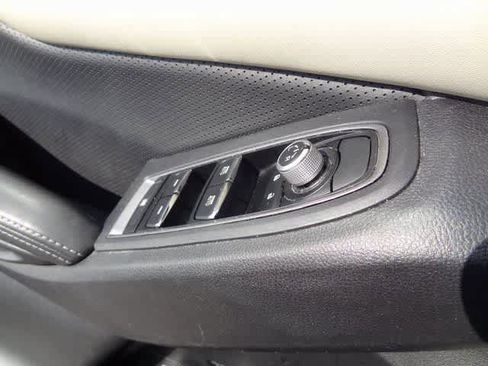 Used 2022 Subaru Ascent Limited w/ Technology Package image 8