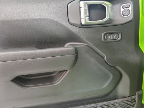 Used 2025 Jeep Wrangler Sport image 21