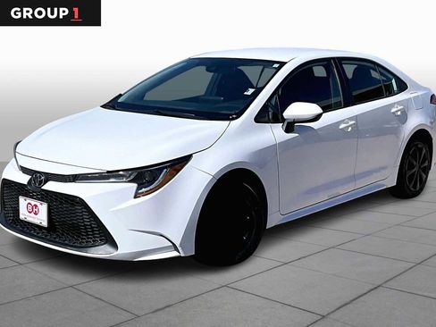 Used 2022 Toyota Corolla LE image 1