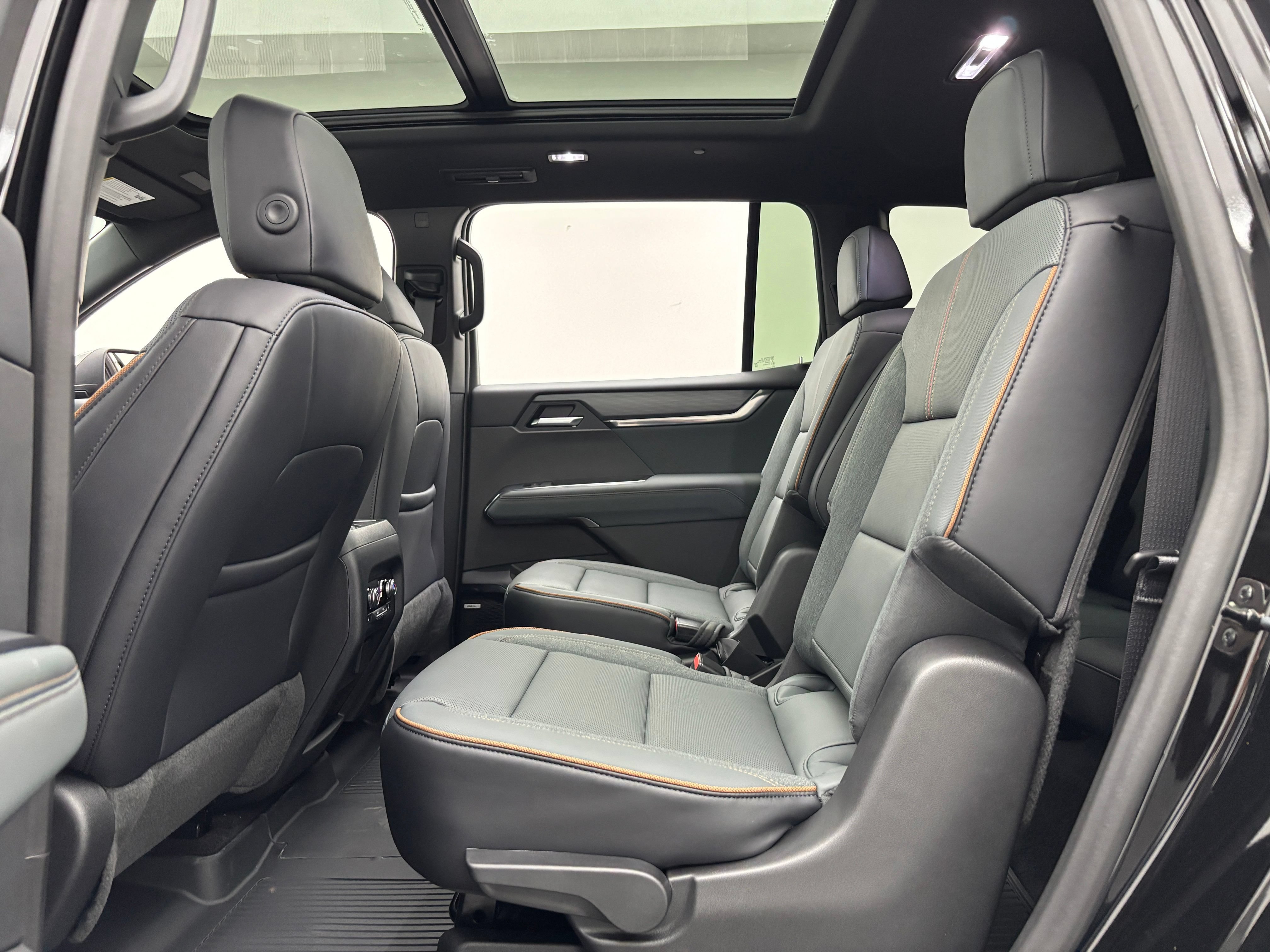 New 2026 GMC Acadia AT4 w/ Luxury Package AWD/4WD image 43