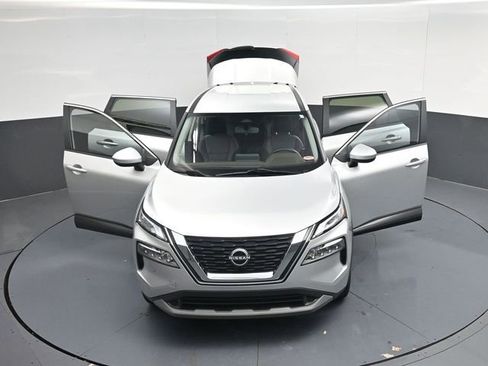 Used 2023 Nissan Rogue SV image 54