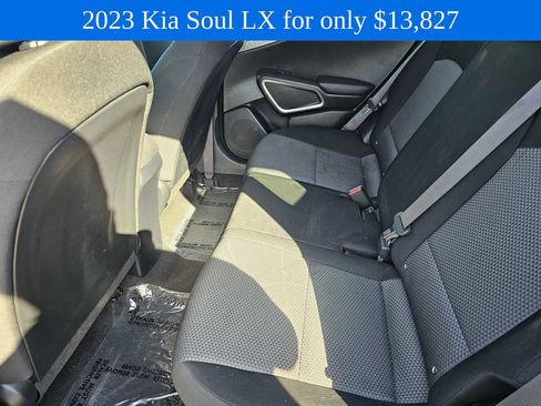 Used 2023 Kia Soul LX w/ LX Technology Package FWD image 19